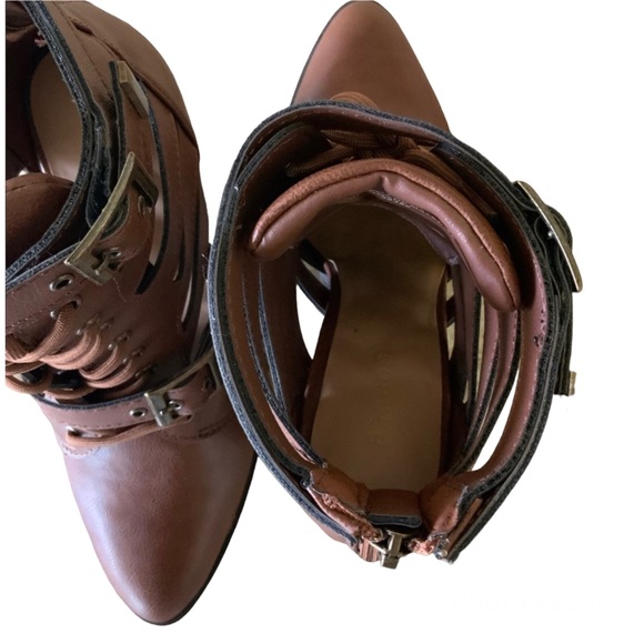 Cut-Out Lace Up Heeled Ankle Booties - Picture 10 of 12